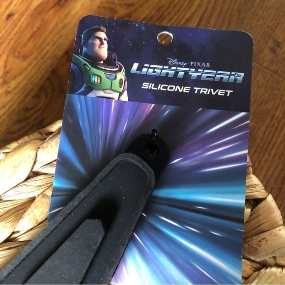 Disney Pixar: Lightyear: Spaceship Silicone trivet - Picture 3 of 3